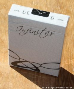 infinitas playing cards - review - tuck case
